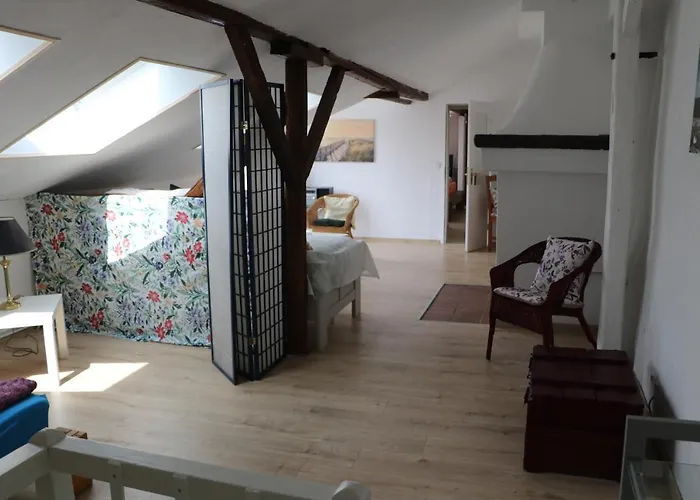 Gelbeshaus1 * Schwalbach am Taunus